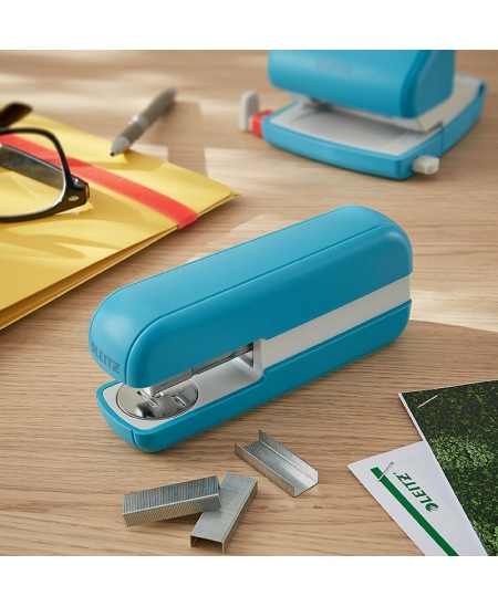 Klammerdaja LEITZ COSY, kuni 30 lehte, helesinine